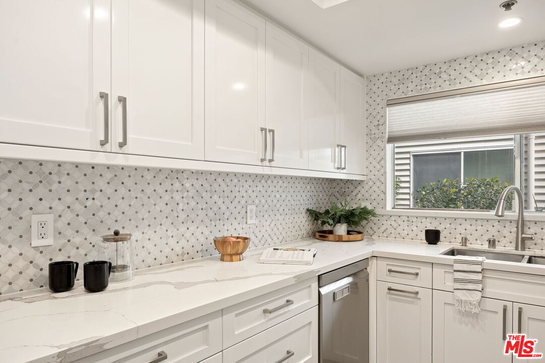 2706 Honolulu Ave Unit: 105