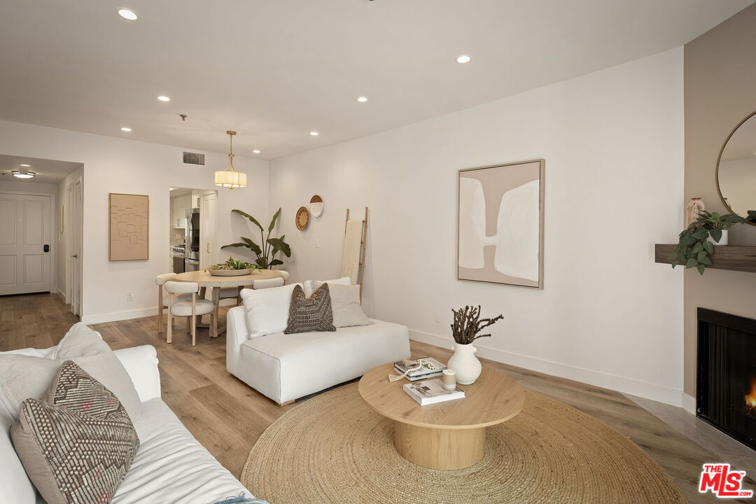 2706 Honolulu Ave Unit: 105