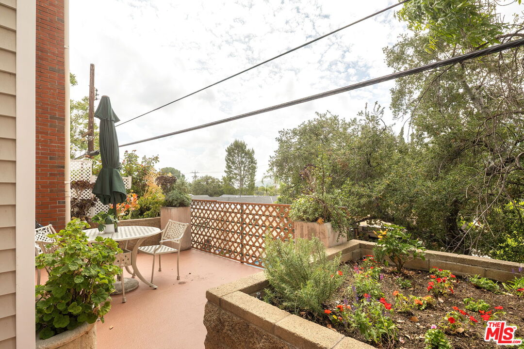 2706 Honolulu Ave Unit: 105