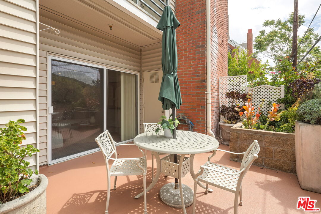 2706 Honolulu Ave Unit: 105