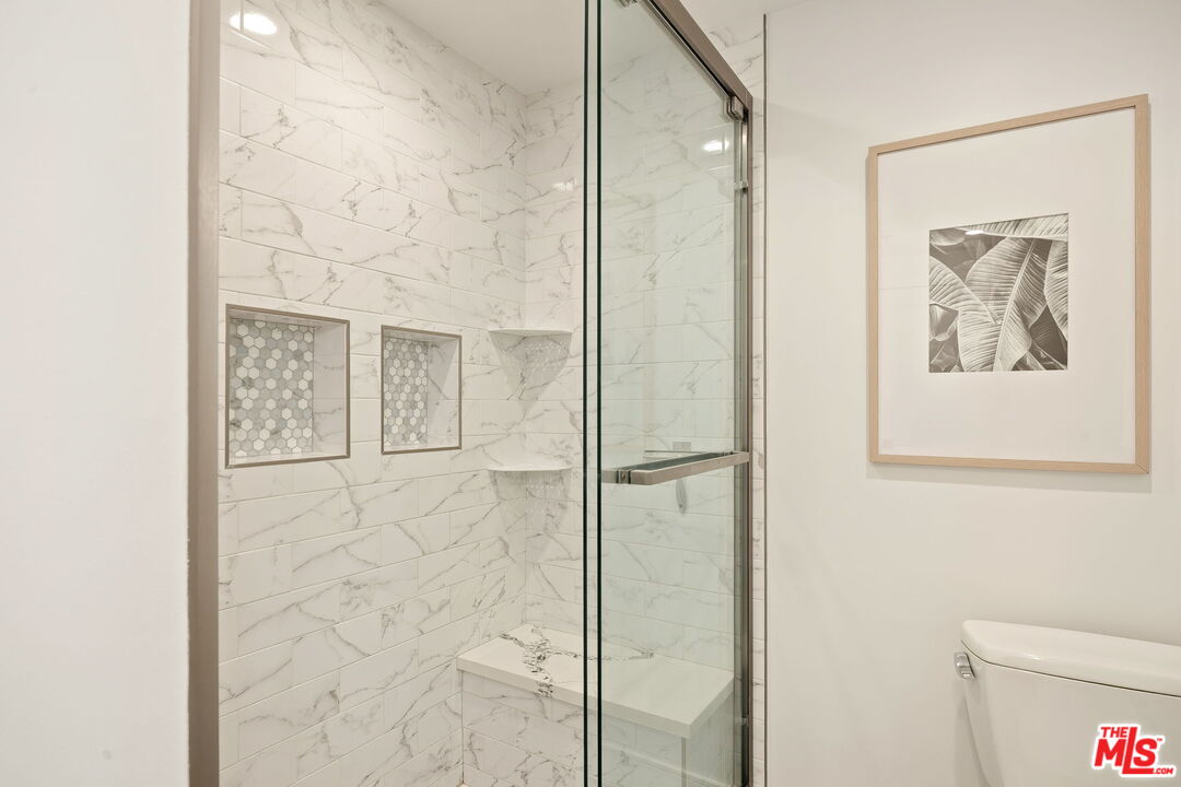 2706 Honolulu Ave Unit: 105