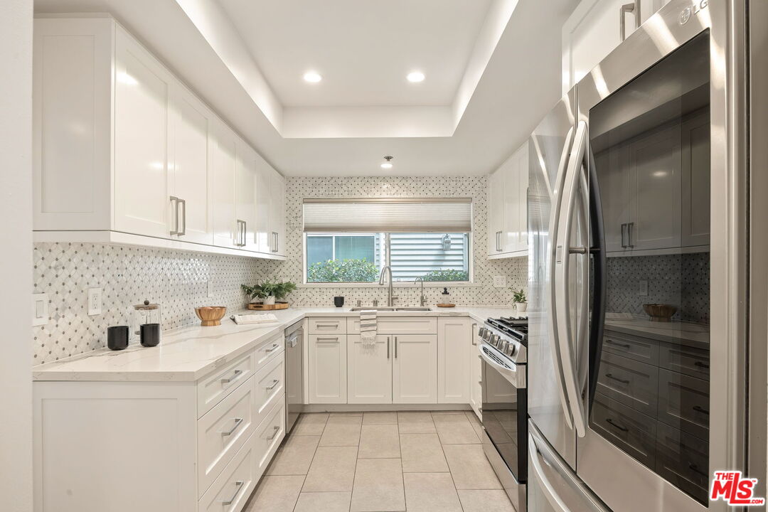 2706 Honolulu Ave Unit: 105