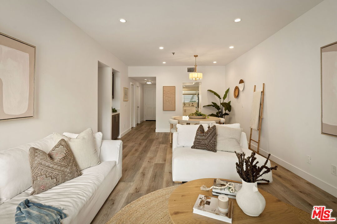 2706 Honolulu Ave Unit: 105