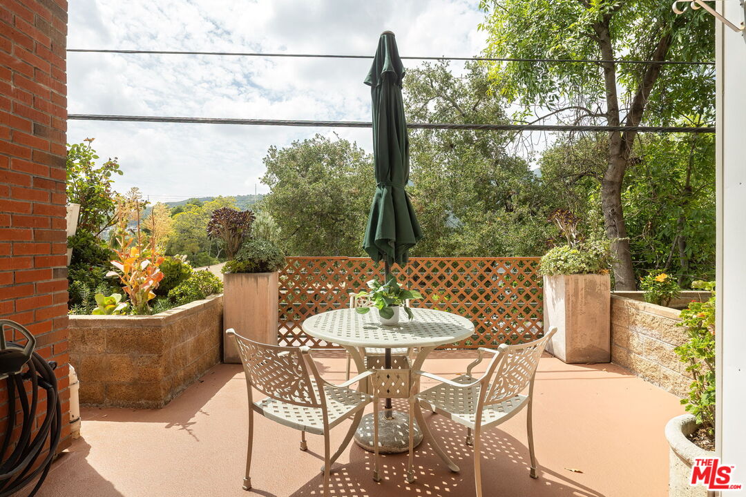 2706 Honolulu Ave Unit: 105