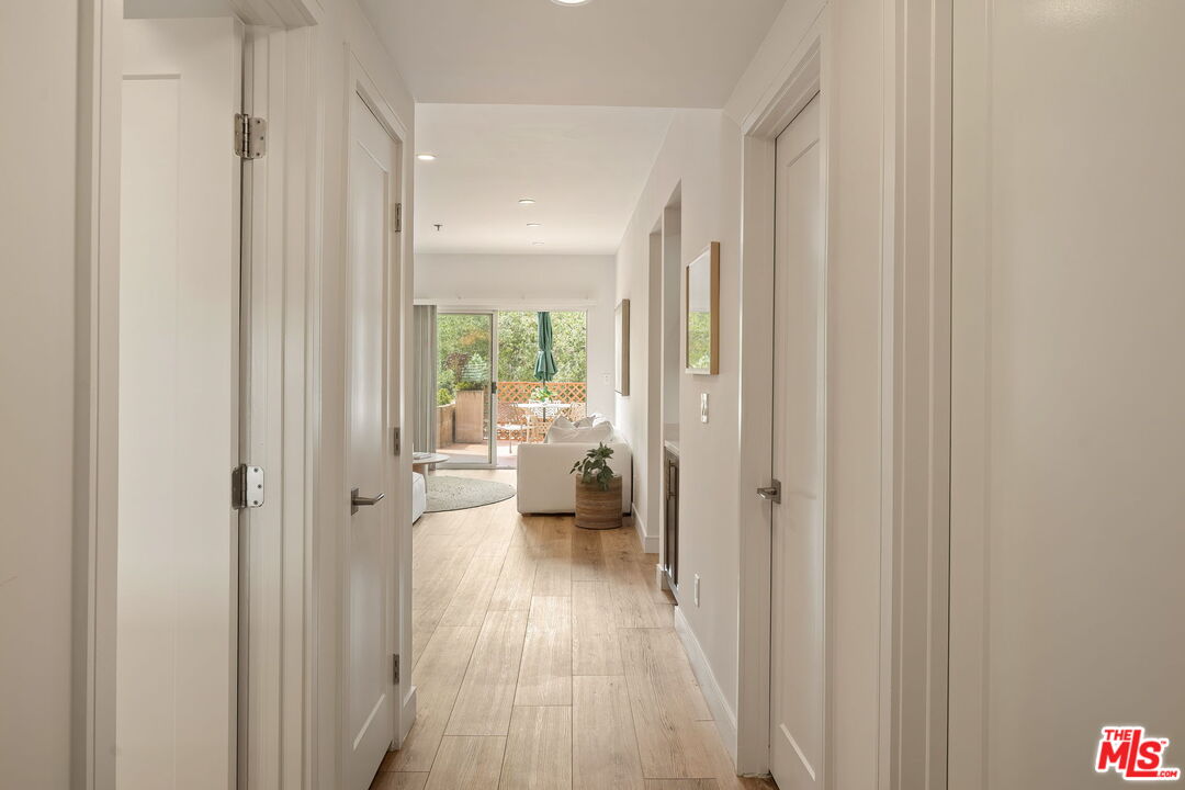 2706 Honolulu Ave Unit: 105