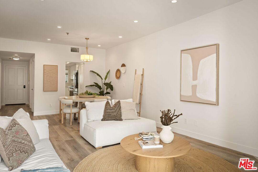 2706 Honolulu Ave Unit: 105