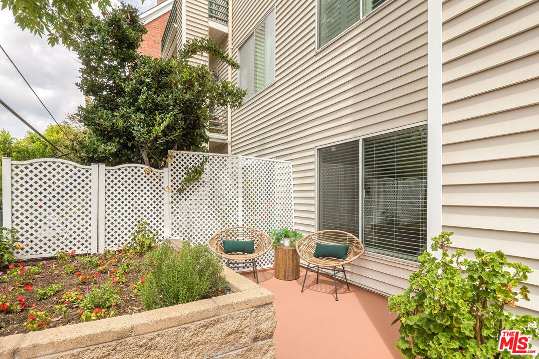 2706 Honolulu Ave Unit: 105