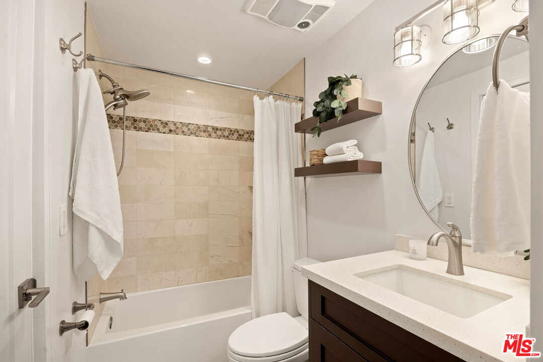 2706 Honolulu Ave Unit: 105