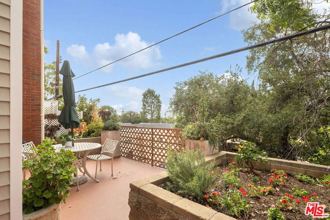 2706 Honolulu Ave Unit: 105