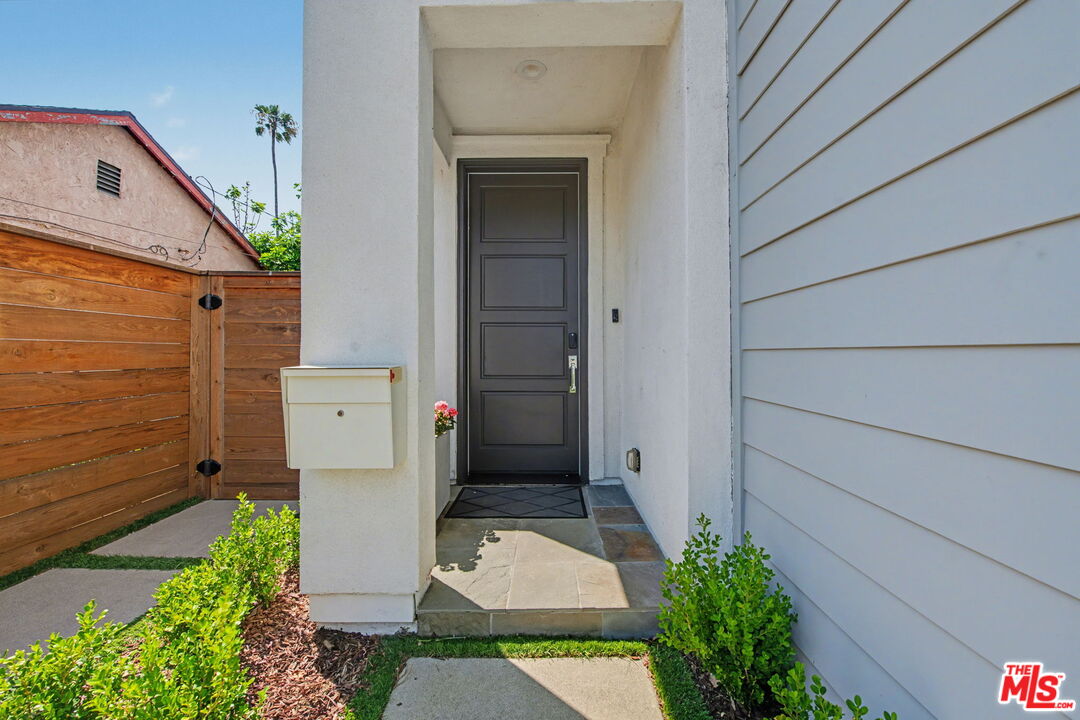 1207 N Commonwealth Ave