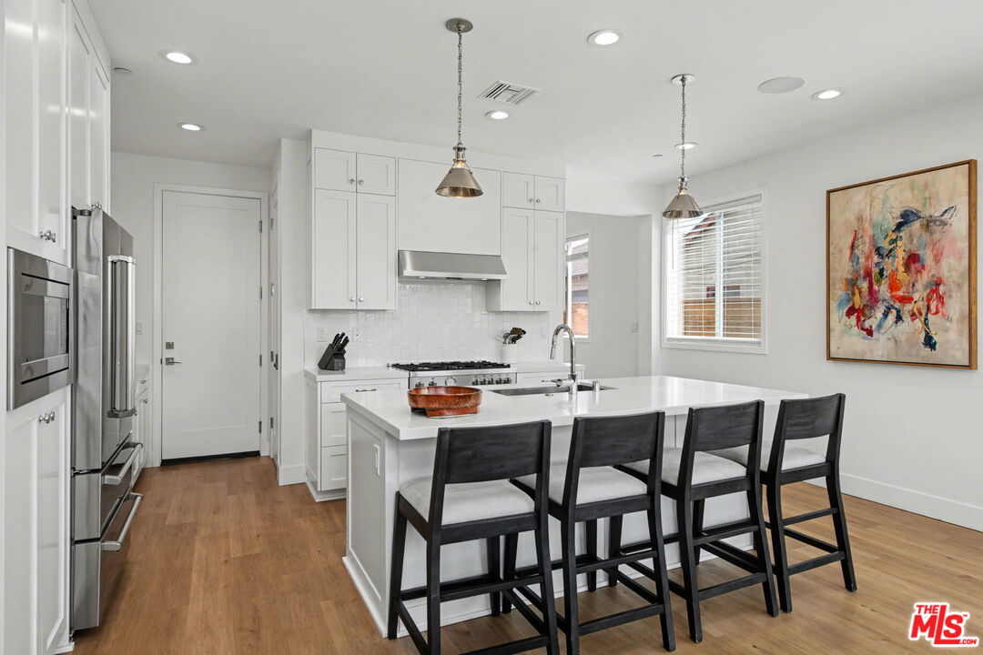 1207 N Commonwealth Ave