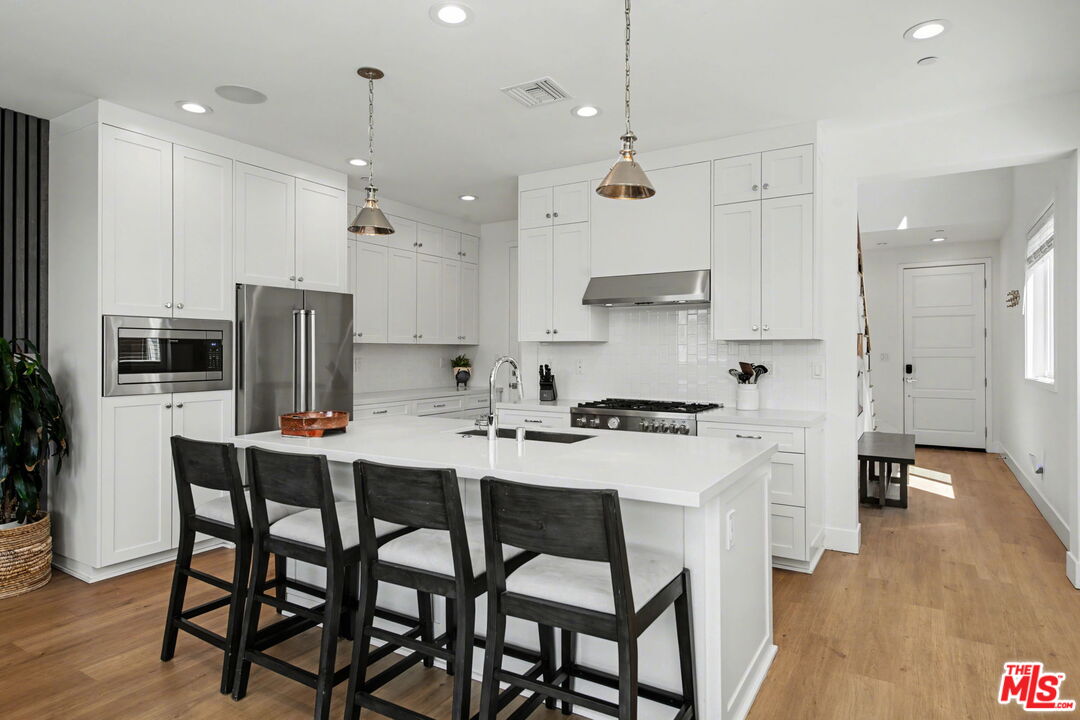 1207 N Commonwealth Ave