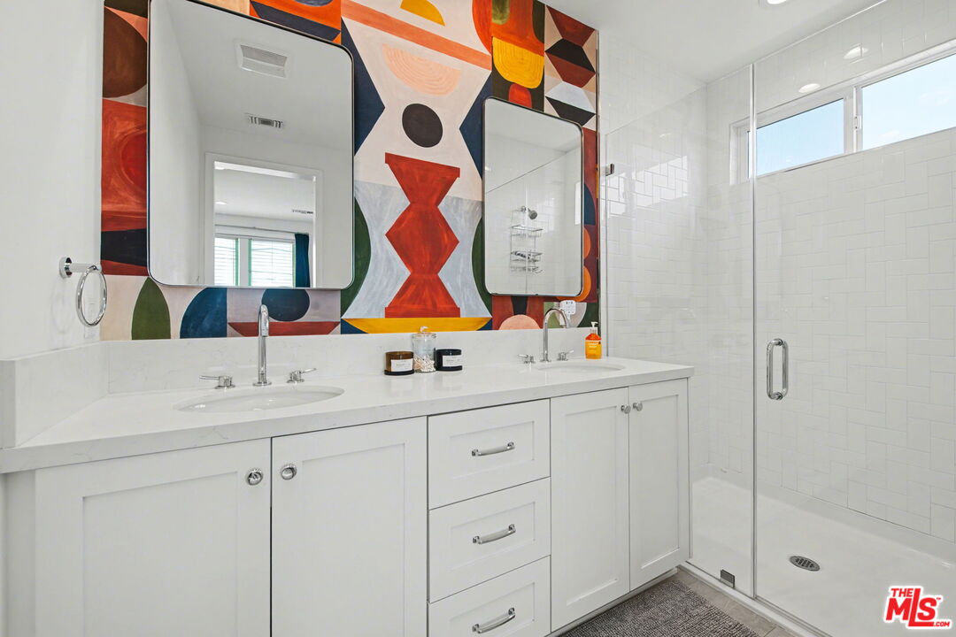 1207 N Commonwealth Ave