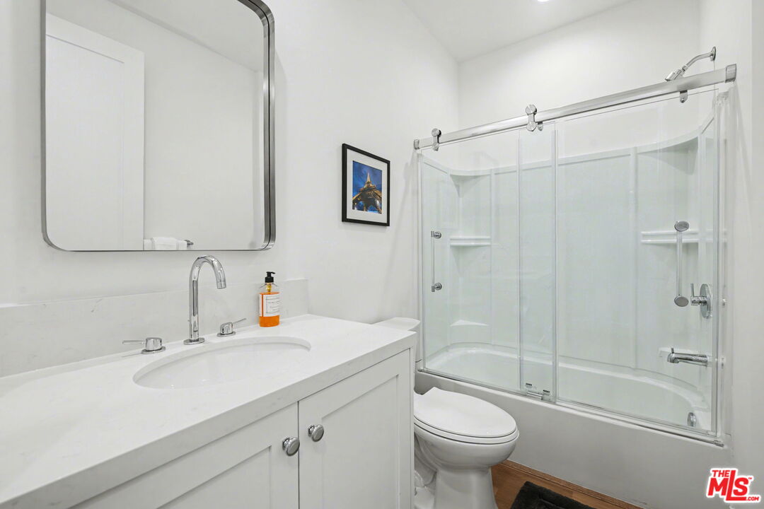 1207 N Commonwealth Ave