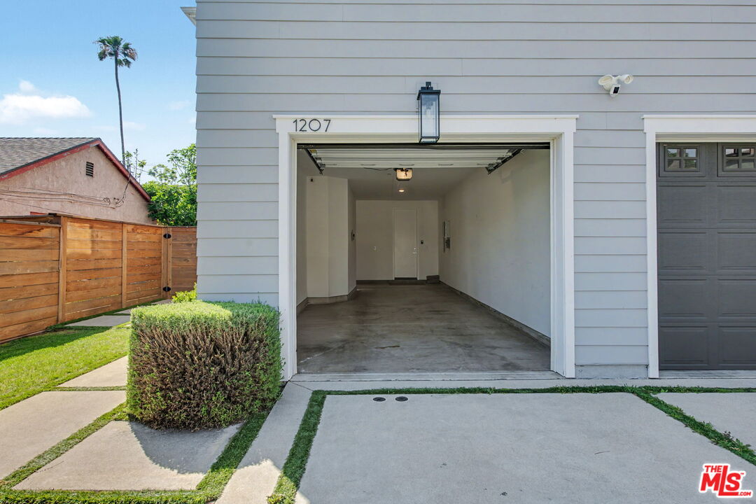 1207 N Commonwealth Ave