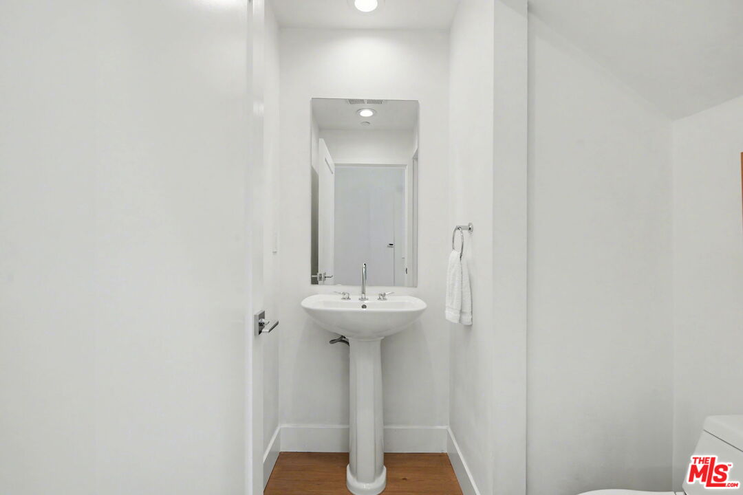 1207 N Commonwealth Ave