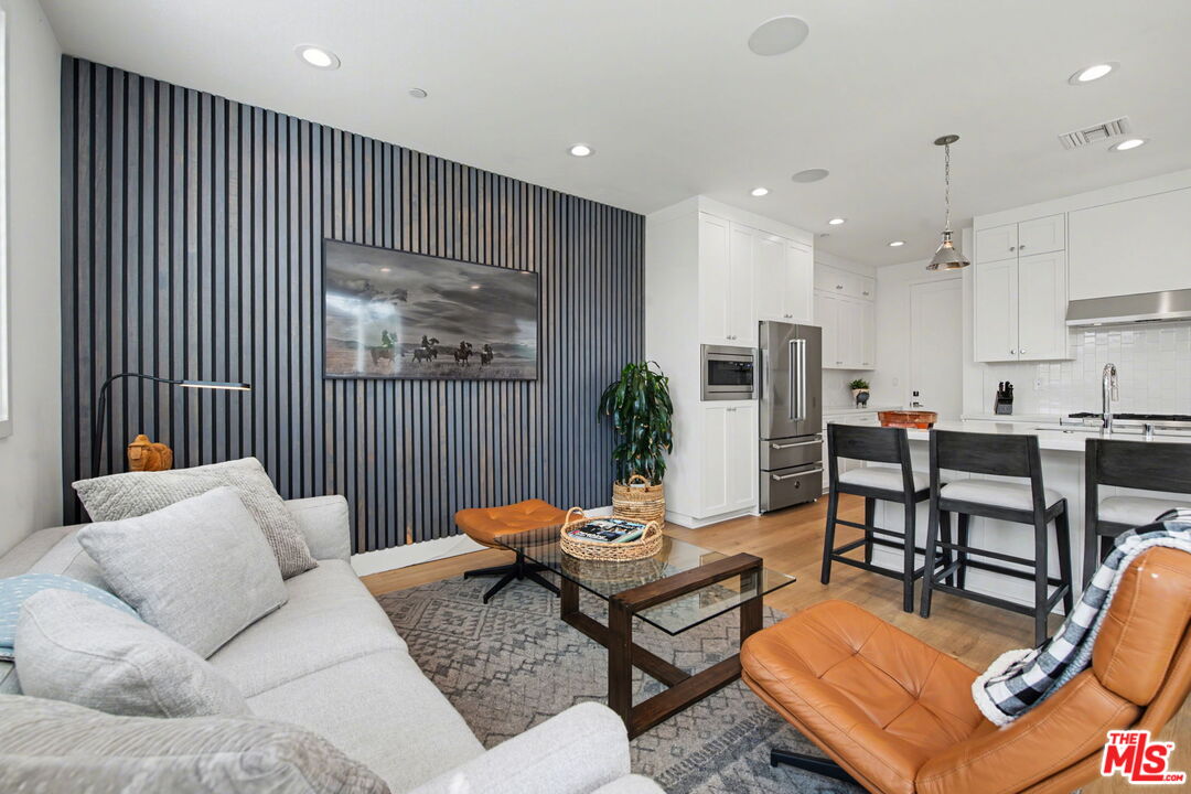 1207 N Commonwealth Ave