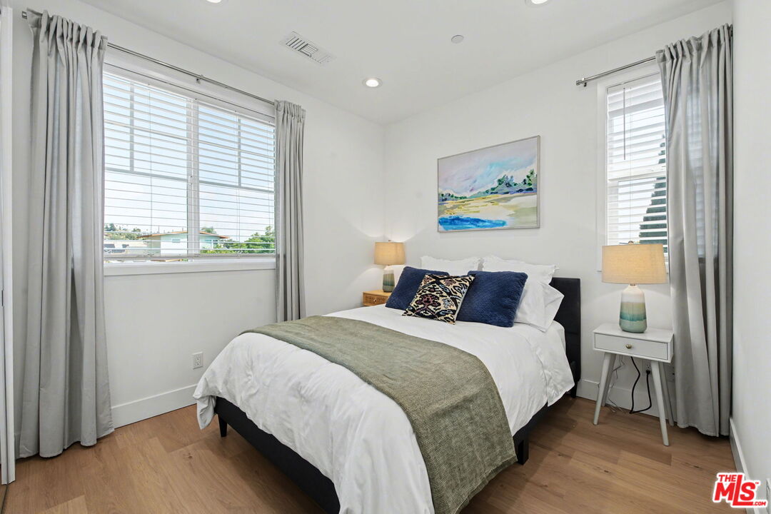 1207 N Commonwealth Ave