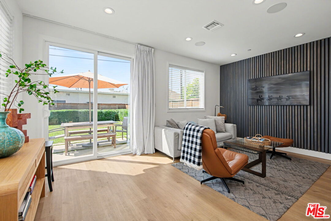 1207 N Commonwealth Ave