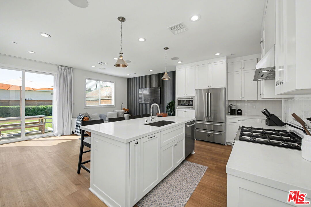 1207 N Commonwealth Ave