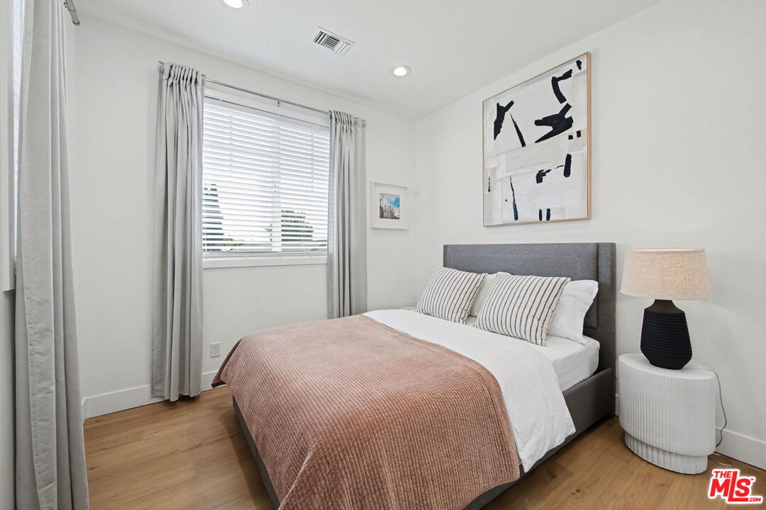 1207 N Commonwealth Ave