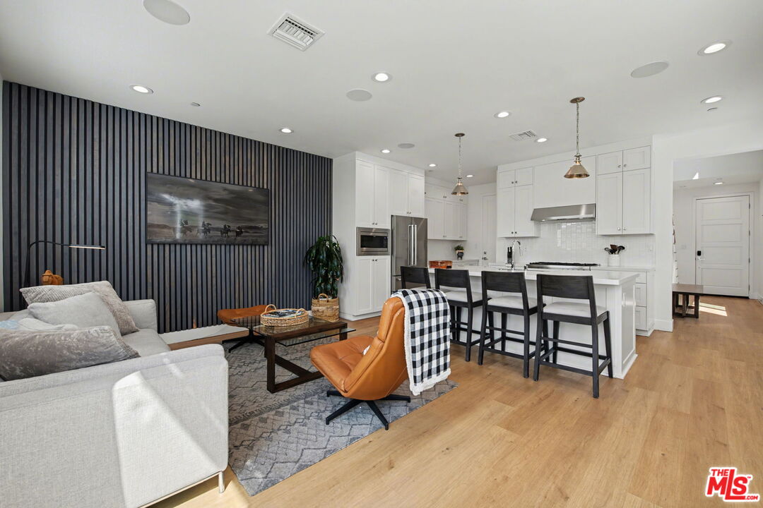 1207 N Commonwealth Ave