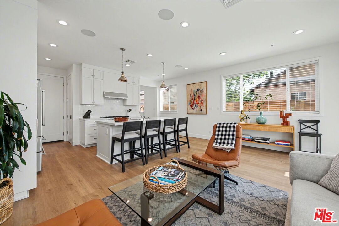 1207 N Commonwealth Ave