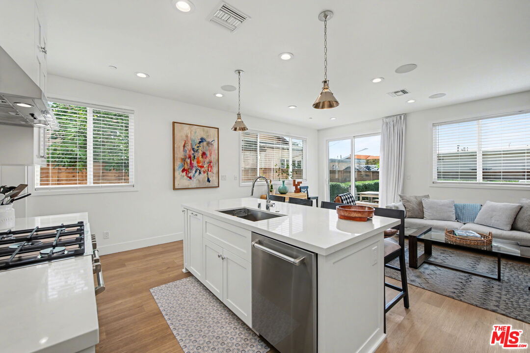 1207 N Commonwealth Ave