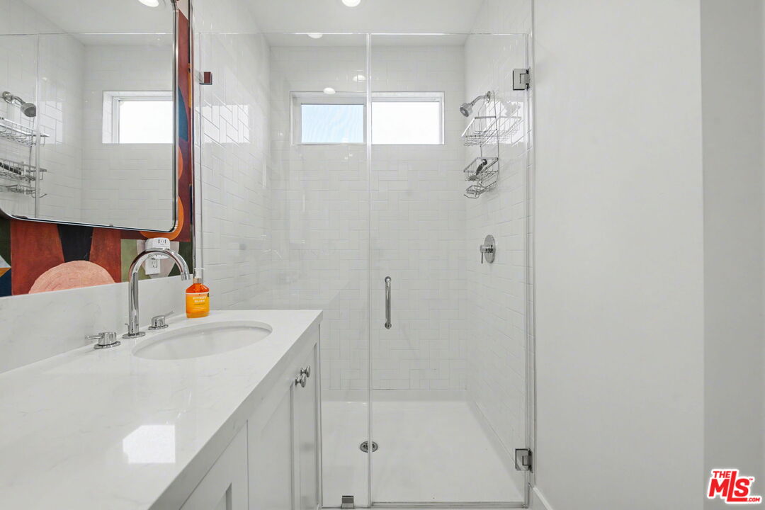 1207 N Commonwealth Ave