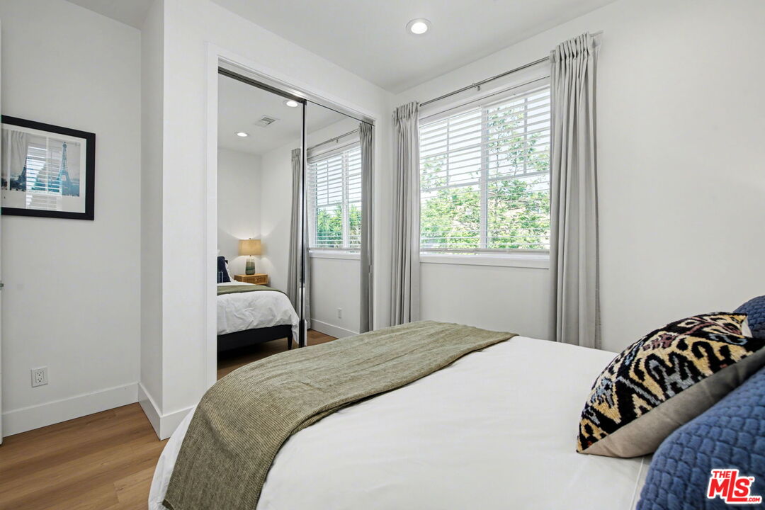 1207 N Commonwealth Ave