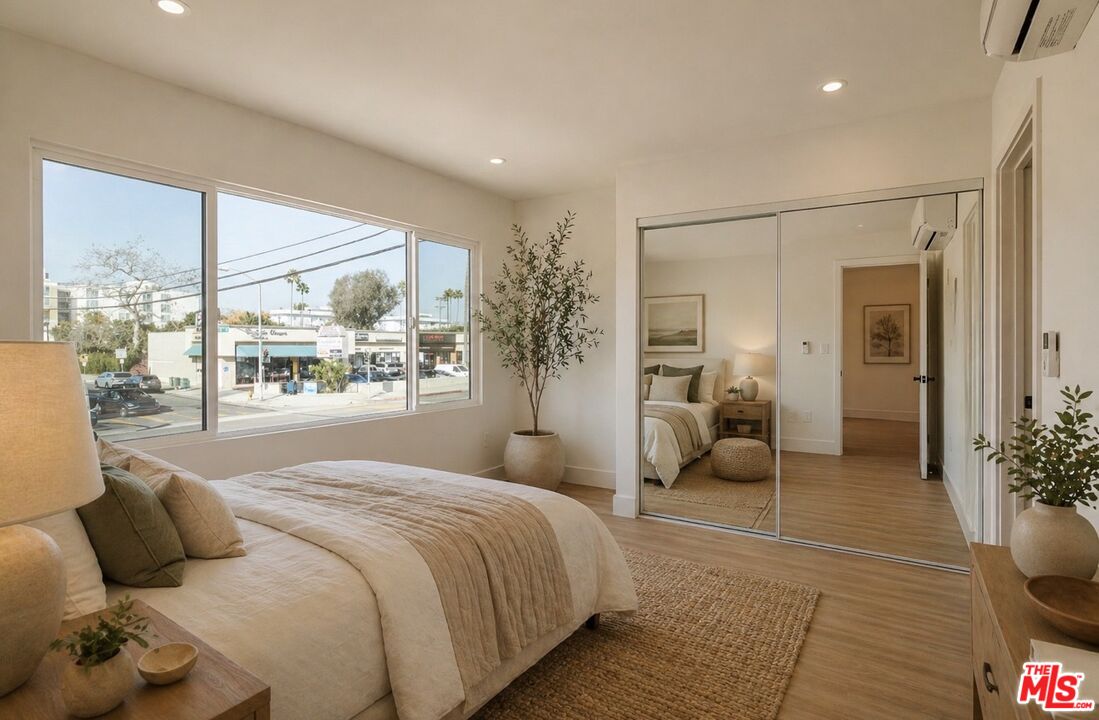 4015 Grand View Blvd