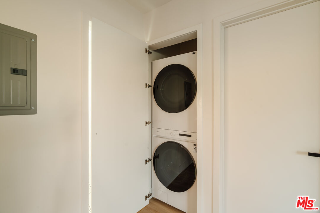 4015 Grand View Blvd