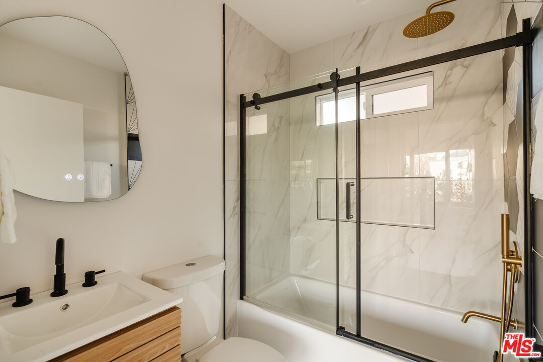 4015 Grand View Blvd