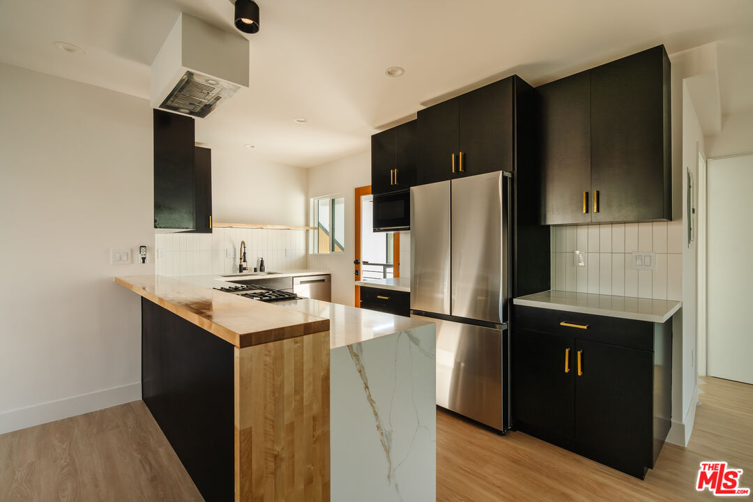 4015 Grand View Blvd