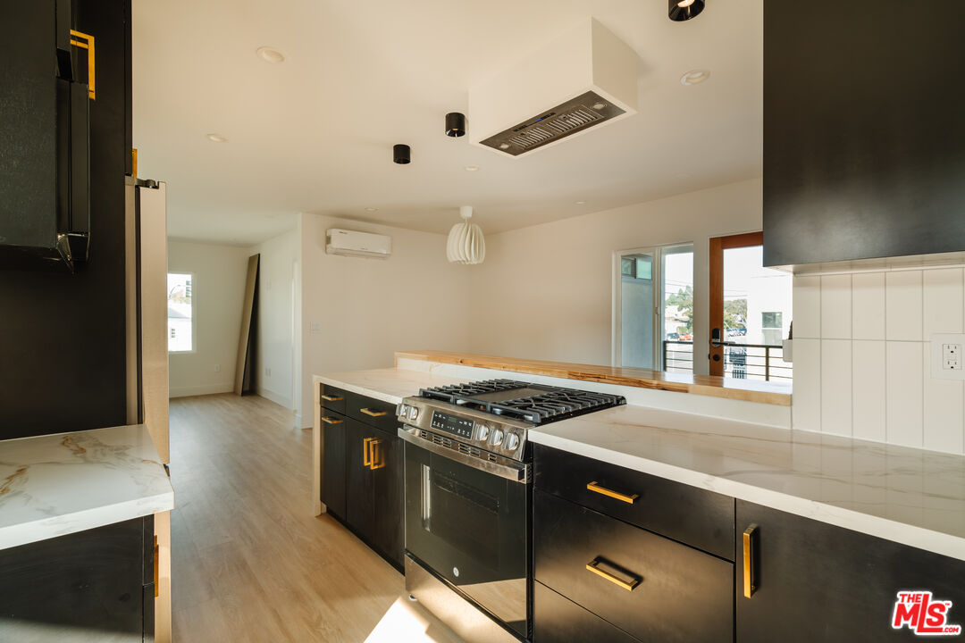 4015 Grand View Blvd