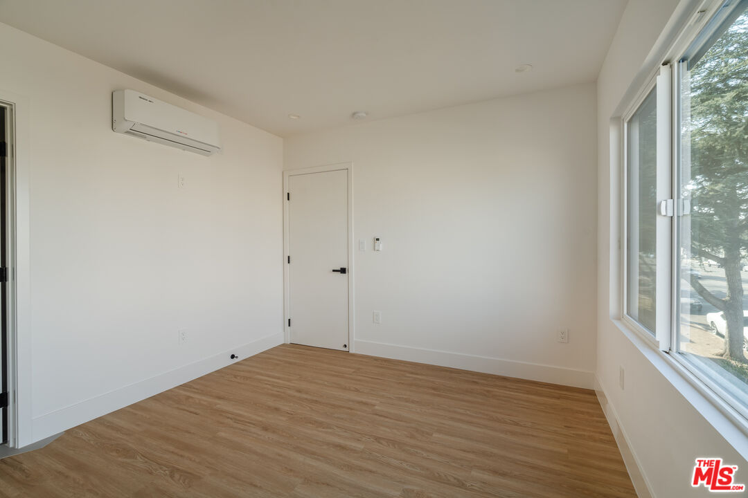 4015 Grand View Blvd