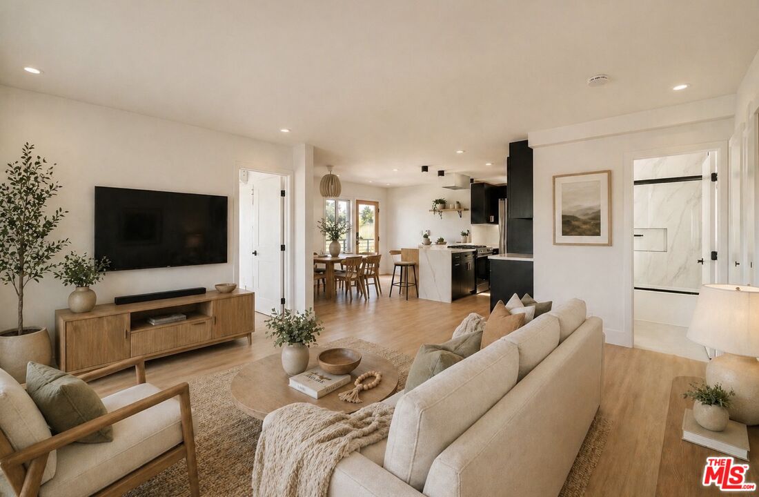 4015 Grand View Blvd