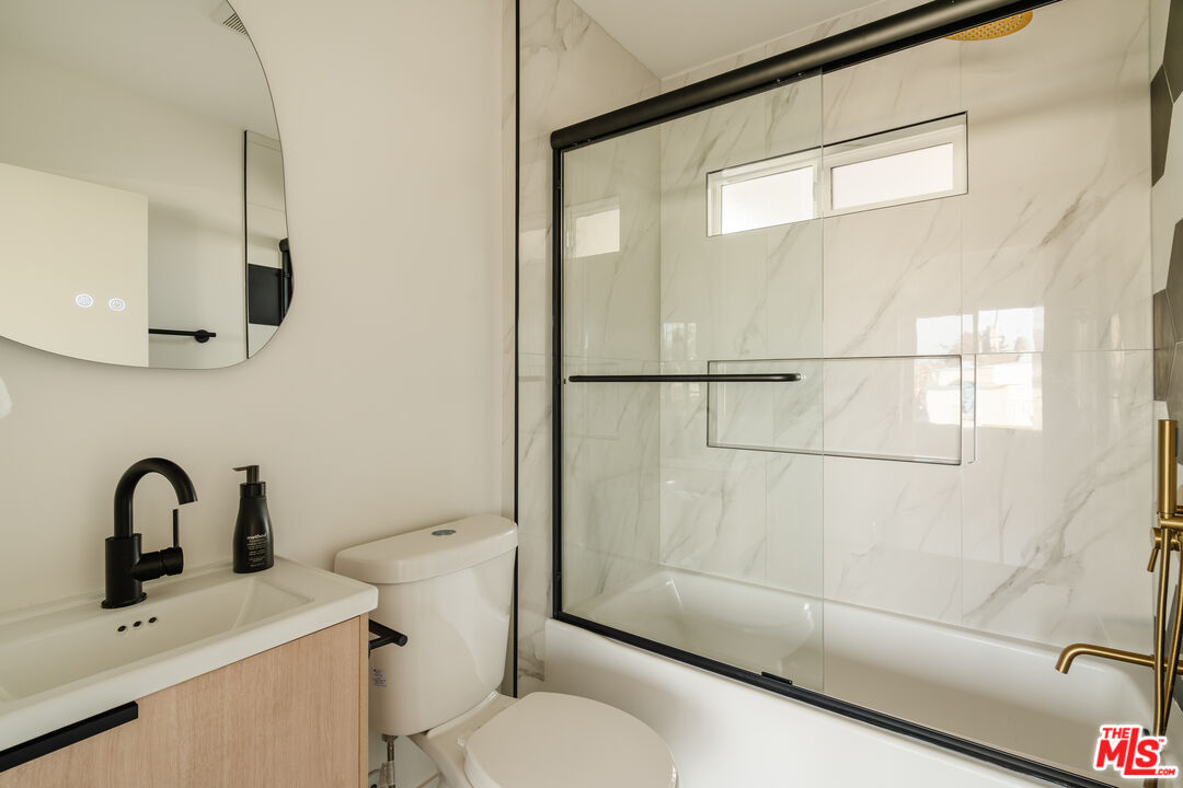 4015 Grand View Blvd