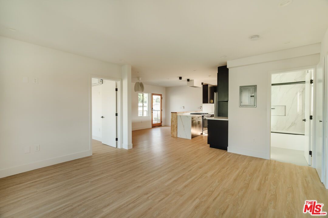 4015 Grand View Blvd