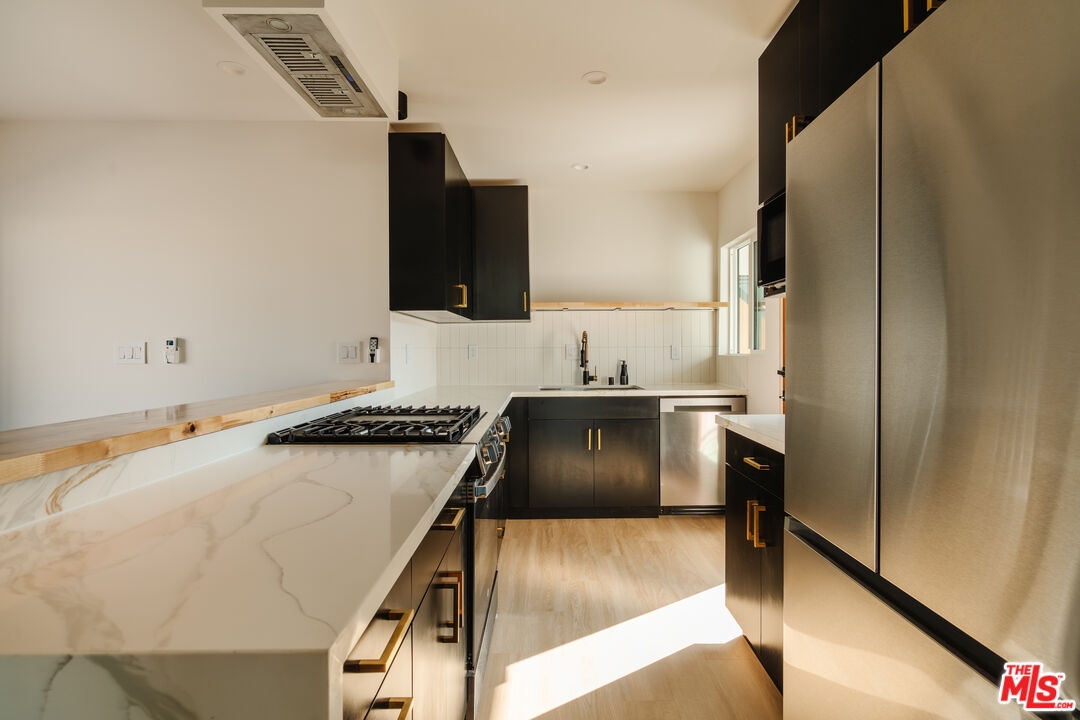 4015 Grand View Blvd