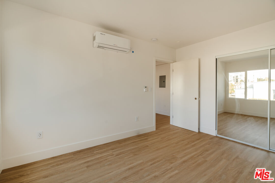 4015 Grand View Blvd