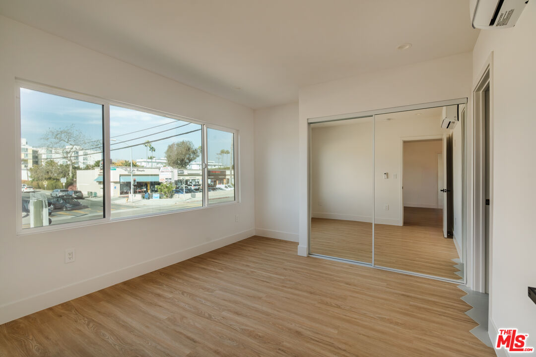 4015 Grand View Blvd