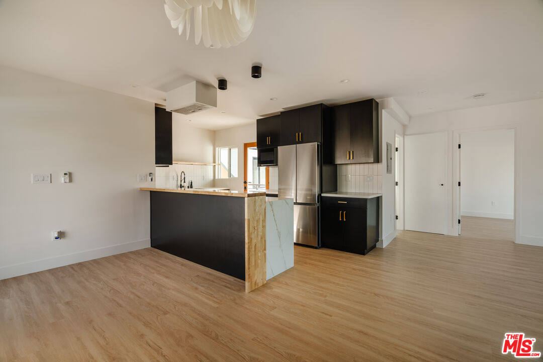 4015 Grand View Blvd