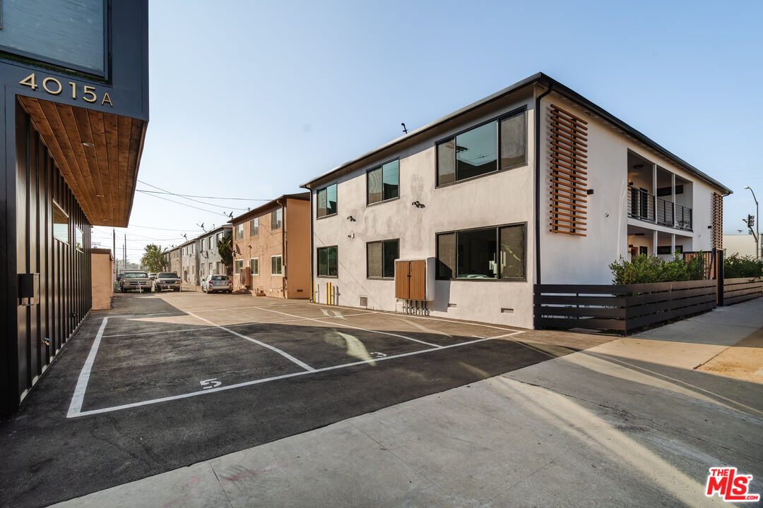 4015 Grand View Blvd