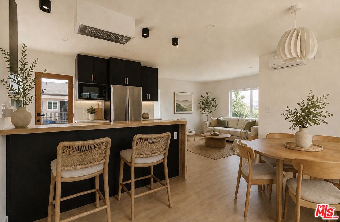 4015 Grand View Blvd