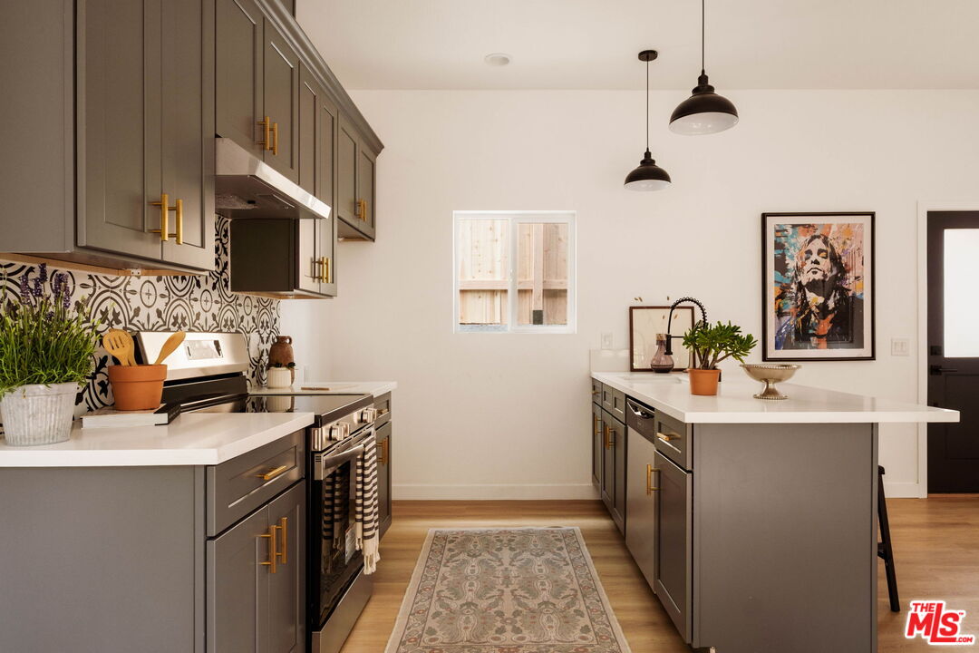 2760 Fyler Pl