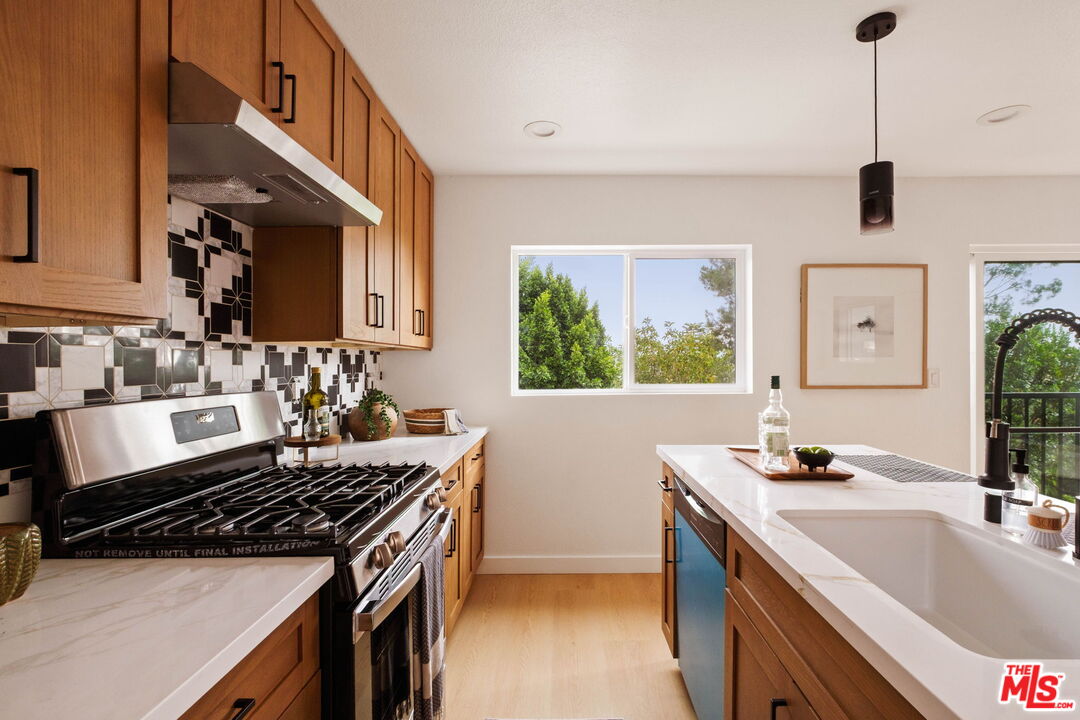2760 Fyler Pl