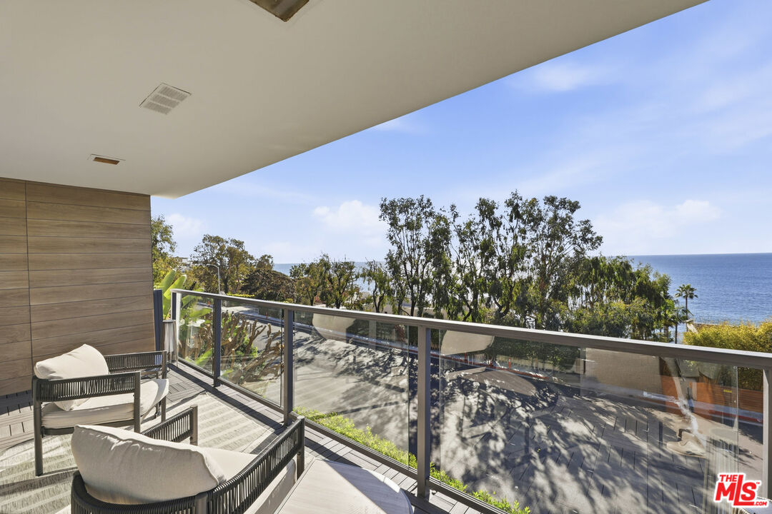 2442 S Coast Highway Unit: 3