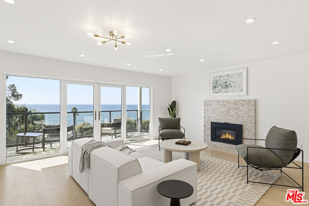 2442 S Coast Highway Unit: 3