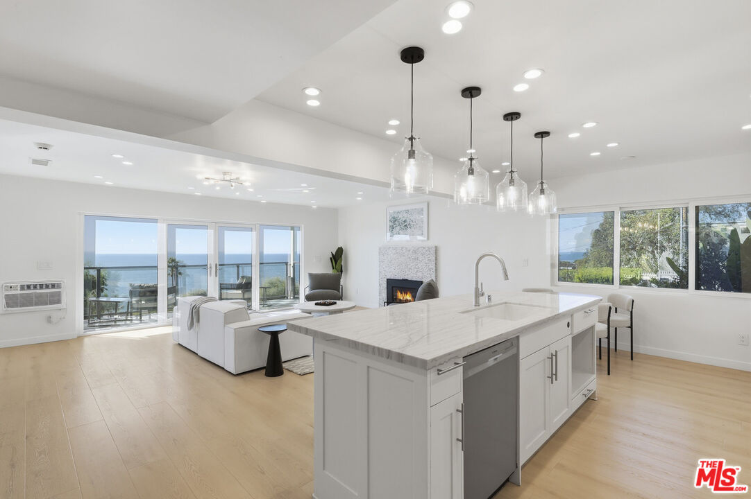 2442 S Coast Highway Unit: 3